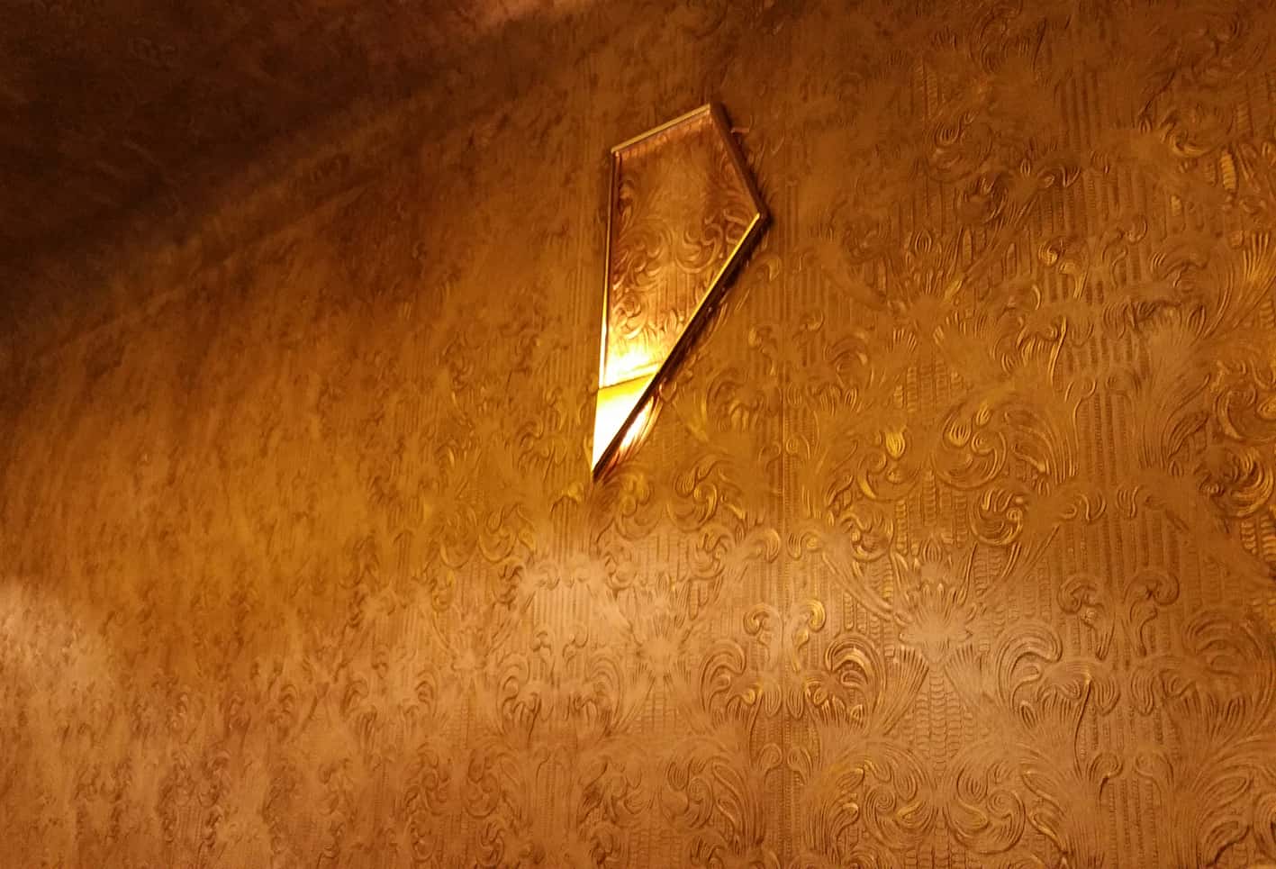 Aplique de pared de diseño en Restaurante La Paisana de Casa Gracia de Barcelona