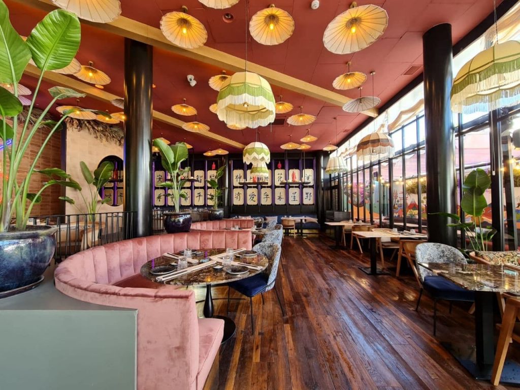 Iluminación para restaurantes de estilo vintage con color y encanto