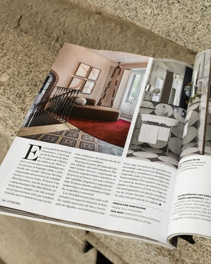 Lampara fabricada por Dajor para hotel en Madrid publicacion en revista interiores