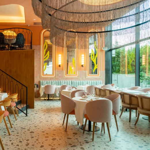 Restaurante Almara Madrid con lámparas dajor