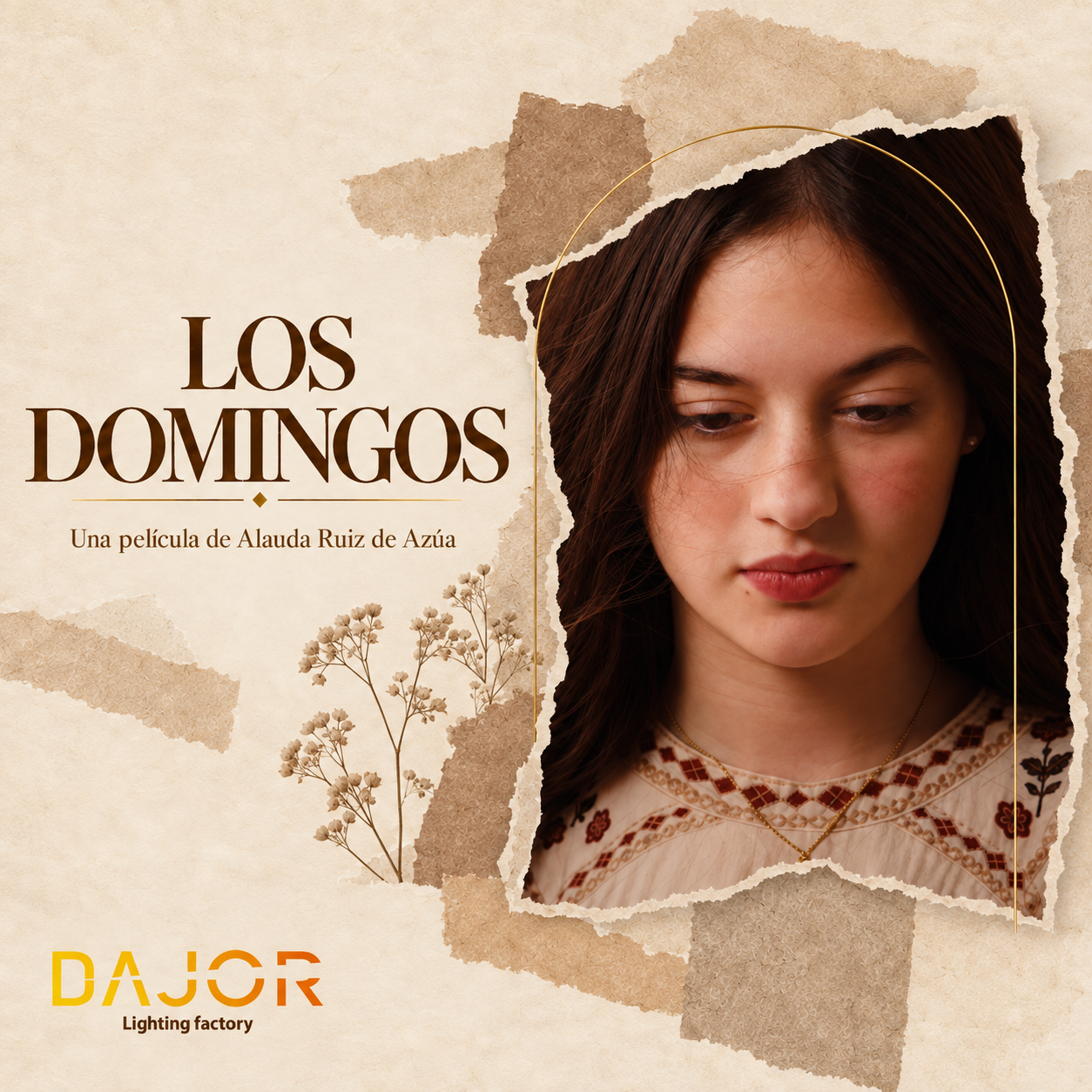Cartel de la película Los Domingos con retrato de una joven y colaboración de DAJOR Lighting Factory.